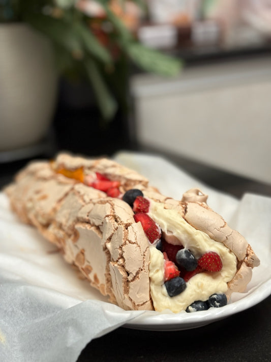 Pavlova Roulade (1.2 KG)