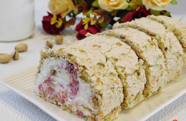 Pavlova Roulade (1.2 KG)